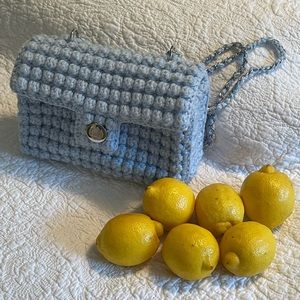 Ophelia Grey - Classica Blue 💙 
A handmade work of art
6.5 X 9 X 3 inches